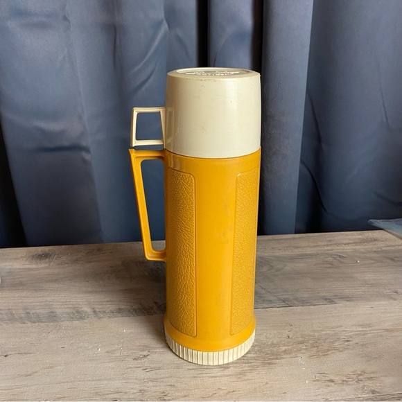 VINTAGE Mustard Yellow Thermos Vacuum Bottle Glass Lined Hot or Cold Drink Mug - Picture 1 of 10